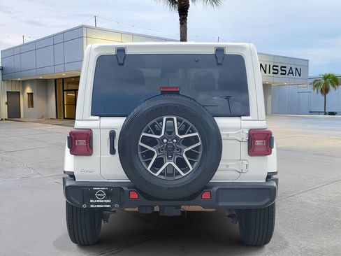 Used 2024 Jeep Wrangler Unlimited Sahara AWD/4WD image 5
