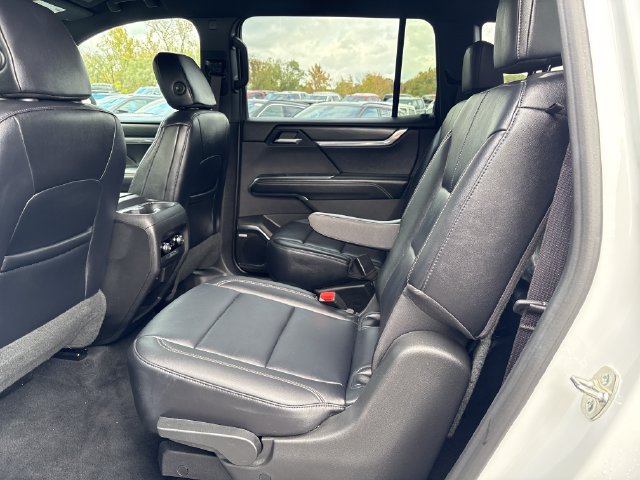 Used 2026 GMC Acadia Elevation w/ Elevation Premium Package FWD image 35