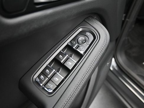 New 2025 Porsche Macan image 20