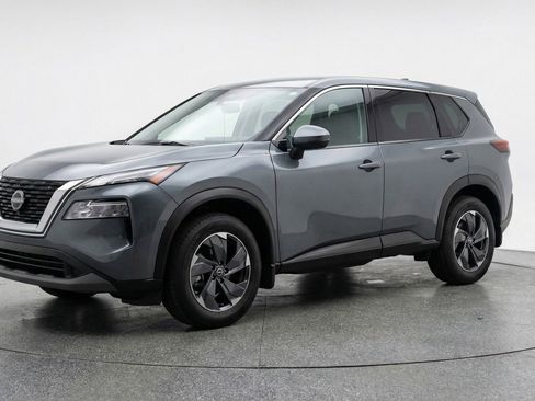 Used 2025 Nissan Rogue SV AWD/4WD image 3