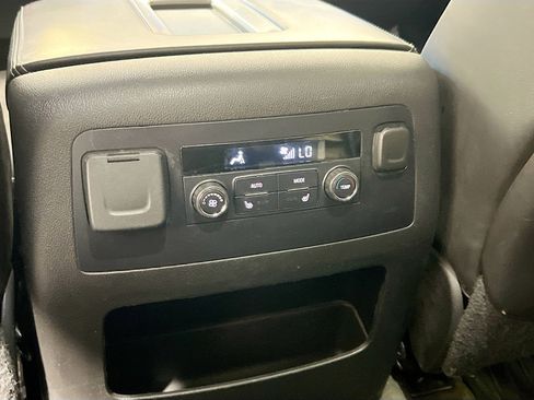 Used 2015 GMC Yukon XL Denali image 19