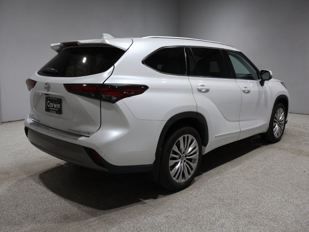 Used 2024 Toyota Highlander Platinum AWD/4WD image 2