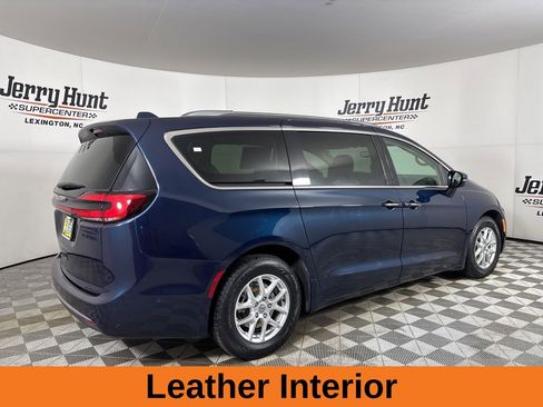 Used 2021 Chrysler Pacifica Touring-L w/ Uconnect Theater Family Group image 6