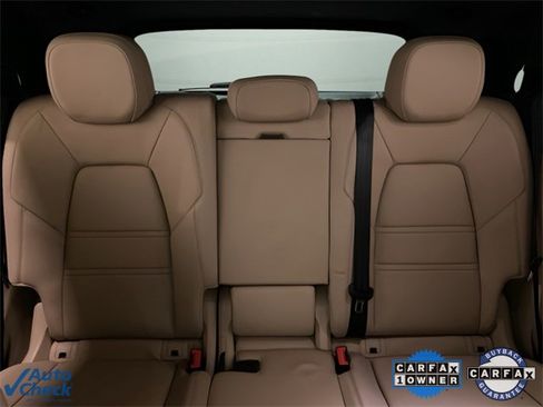 Used 2022 Porsche Cayenne w/ Premium Package image 71