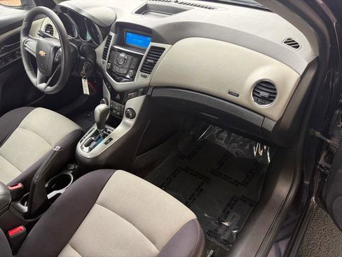 Used 2014 Chevrolet Cruze LS FWD image 35