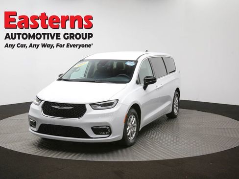 Used 2024 Chrysler Pacifica Touring-L image 53