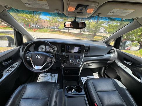 Used 2016 Toyota Sienna SE Premium FWD image 7