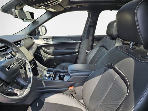 Used 2025 Jeep Grand Cherokee Limited 4xe image 38