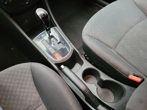 Used 2014 Hyundai Accent SE image 26