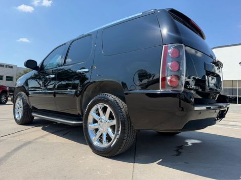 Used 2007 GMC Yukon Denali AWD/4WD image 2