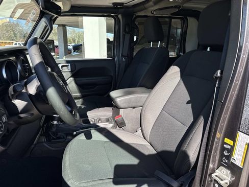 Used 2023 Jeep Gladiator Sport image 32