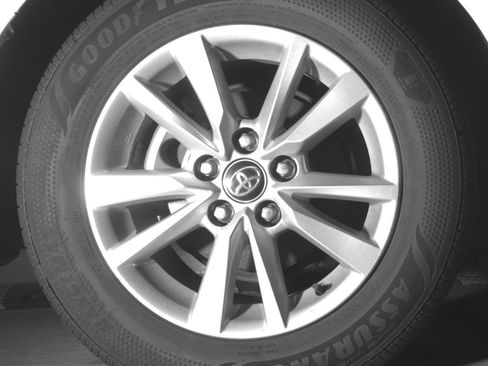 Used 2025 Toyota Camry LE image 15