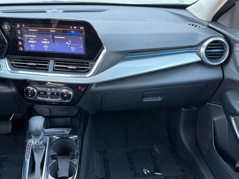Used 2025 Chevrolet Trax LT image 34