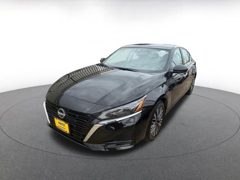 Used 2025 Nissan Altima 2.5 SV image 3