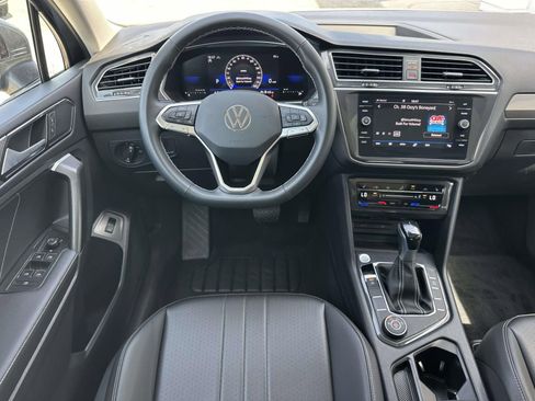 Certified 2024 Volkswagen Tiguan SE image 8