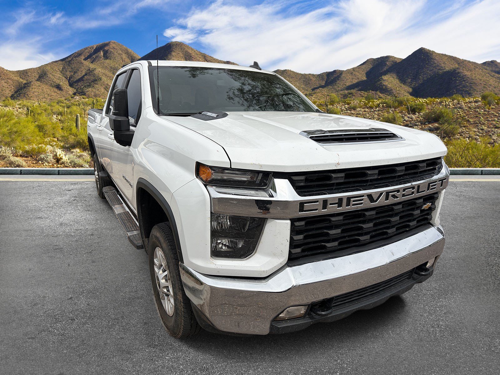 Used 2022 Chevrolet Silverado 2500 LT w/ Convenience Package AWD/4WD image 3