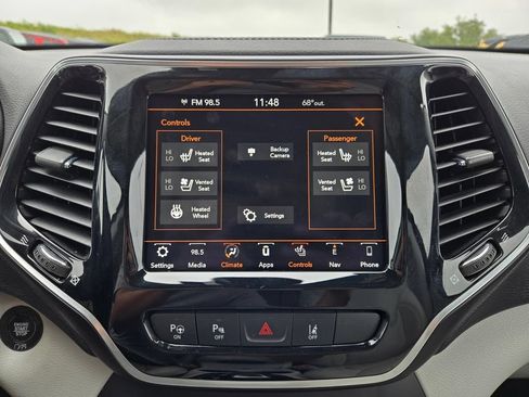 Used 2019 Jeep Cherokee Limited w/ Luxury Group AWD/4WD image 25