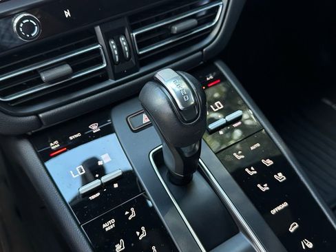 Certified 2023 Porsche Macan AWD/4WD image 15