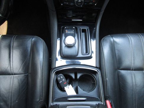 Used 2019 Chrysler 300 S image 15