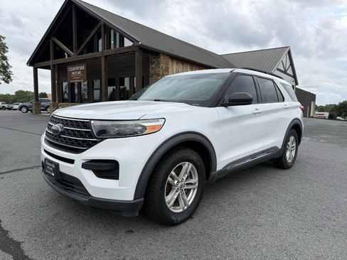 Used 2020 Ford Explorer XLT RWD image 2