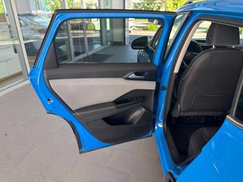 Used 2024 Volkswagen Taos SE FWD image 18