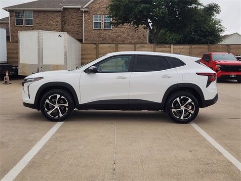 Used 2024 Chevrolet Trax RS FWD image 12