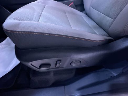 Used 2025 Chevrolet Traverse LT image 13