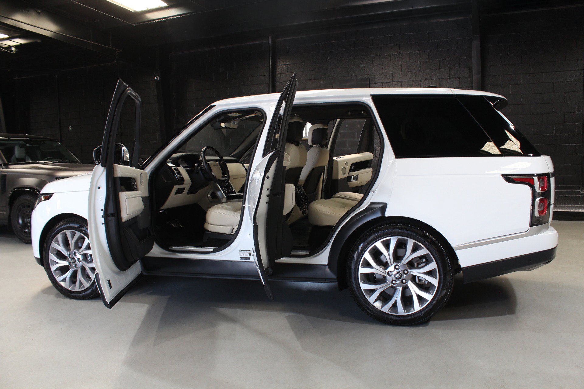 Used 2022 Land Rover Range Rover P525 Westminster Edition AWD/4WD image 27