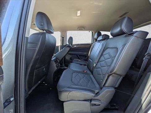 Used 2024 Volkswagen Atlas SE image 16