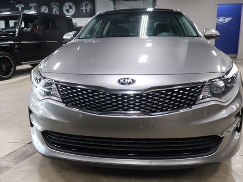 Used 2017 Kia Optima EX w/ Premium Package image 8