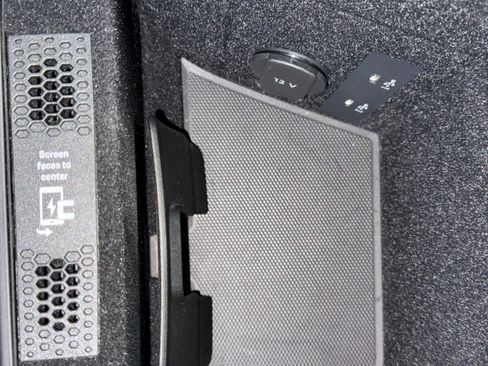 Used 2023 Porsche Taycan 4S w/ Premium Package image 35