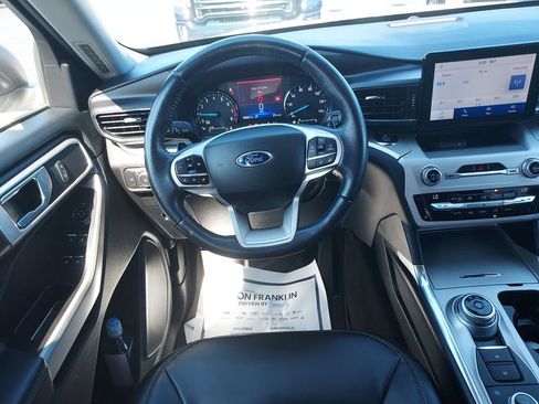 Used 2021 Ford Explorer XLT w/ Equipment Group 202A AWD/4WD image 16