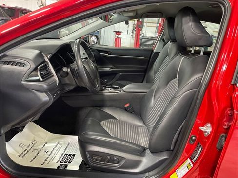 Used 2024 Toyota Camry SE image 11