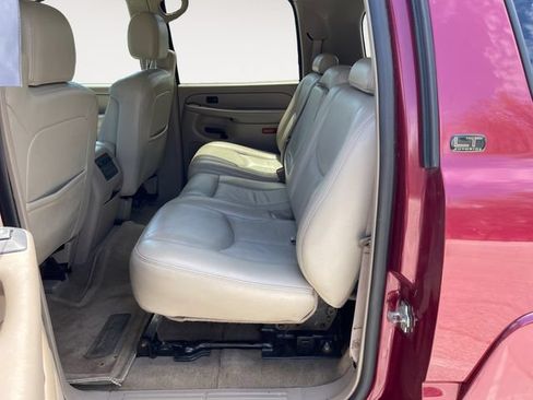 Used 2005 Chevrolet Suburban LT w/ Preferred Equipment Group AWD/4WD image 13