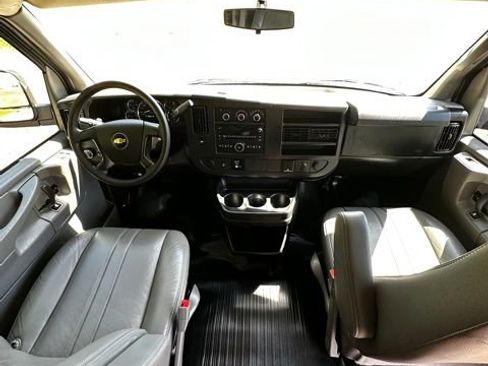 Used 2015 Chevrolet Express 2500 RWD image 20