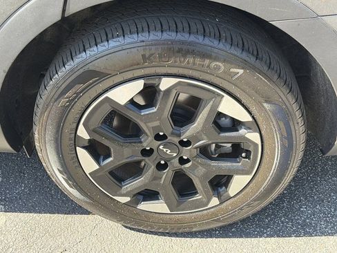 Used 2024 Kia Sorento S image 11