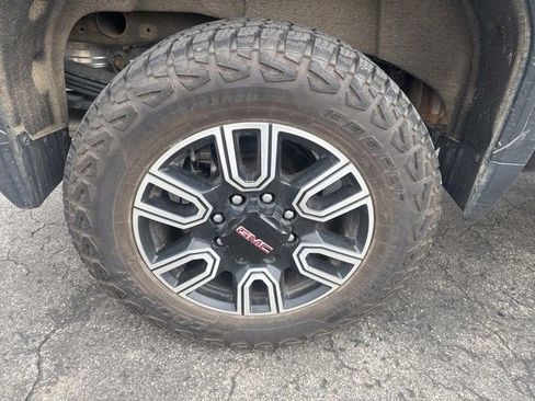 Used 2021 GMC Sierra 2500 AT4 w/ AT4 Premium Plus Package image 9