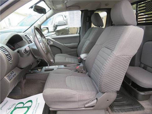 Used 2018 Nissan Frontier SV w/ Value Truck Package image 5