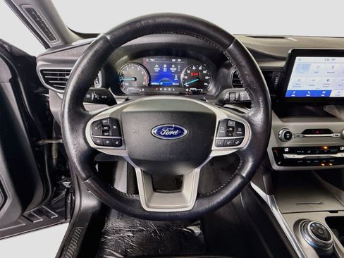 Used 2021 Ford Explorer XLT w/ Equipment Group 202A RWD image 13