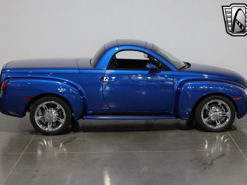 Used 2006 Chevrolet SSR w/ Preferred Equipment Group image 9