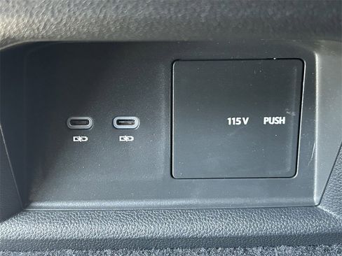 Used 2022 Volkswagen Atlas Cross Sport SE image 18