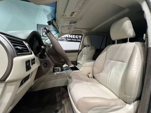 Used 2018 Lexus GX 460 Premium w/ Premium Package image 24