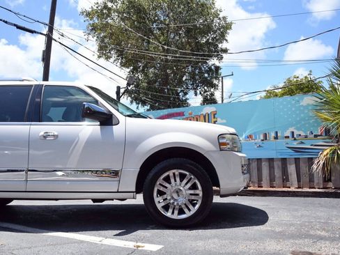 Used 2014 Lincoln Navigator L 2WD image 36