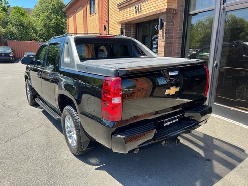 Used 2011 Chevrolet Avalanche LT AWD/4WD image 5