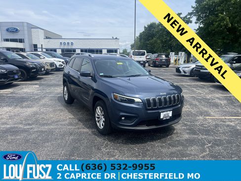 Used 2019 Jeep Cherokee Latitude w/ Popular Appearance Group AWD/4WD image 1
