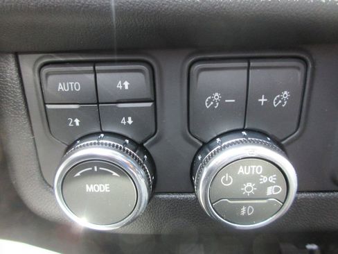 New 2026 GMC Yukon Elevation w/ Elevation Premium Package AWD/4WD image 17