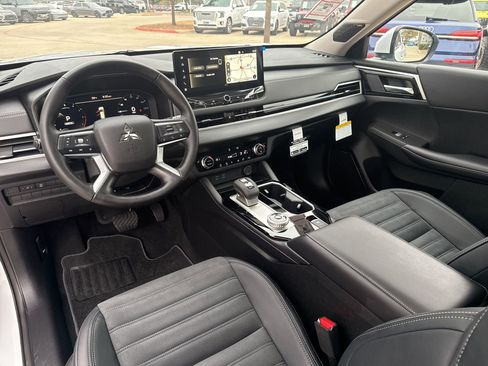 New 2026 Mitsubishi Outlander SE image 6