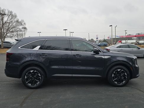 New 2026 Kia Sorento S image 2