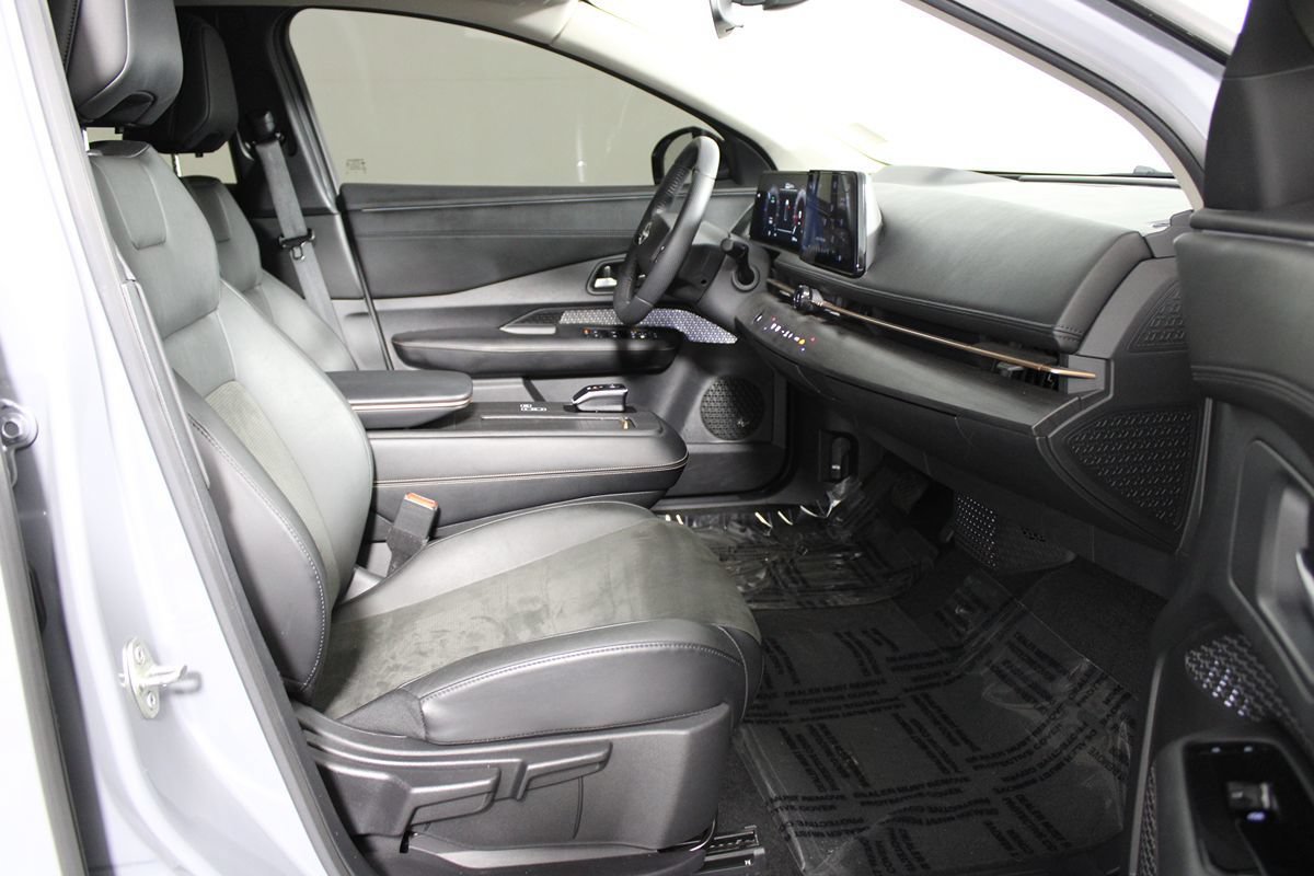 Used 2024 Nissan Ariya FWD image 8