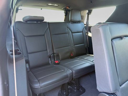 Used 2024 Chevrolet Tahoe High Country AWD/4WD image 16